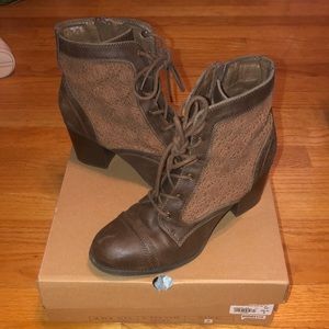 Crochet Brown Ankle Boot Size 9